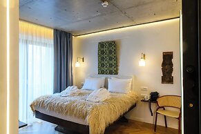 NISHANI BOUTIQUE MOTEL