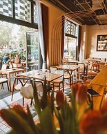 NISHANI BOUTIQUE MOTEL