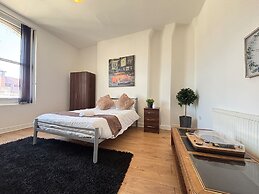 4 Beds-sleeps 8-central-office Space