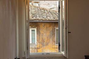 Rental in Rome Coronari Apartment