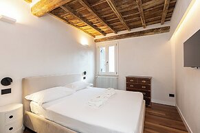 Rental in Rome Coronari Apartment