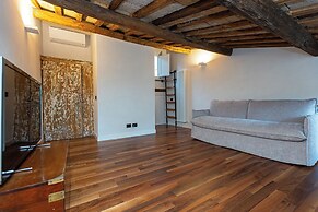 Rental in Rome Coronari Apartment