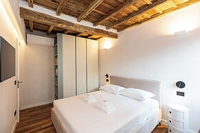 Rental in Rome Coronari Apartment