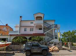 Duga House