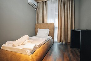 Noon Central Hotel
