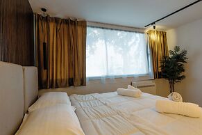 Noon Central Hotel