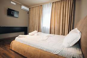 Noon Central Hotel