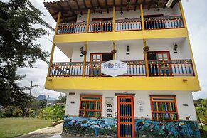 ROBLE COLONIAL