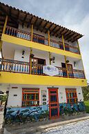 ROBLE COLONIAL