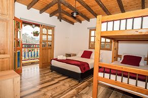 ROBLE COLONIAL