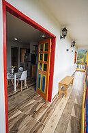 ROBLE COLONIAL
