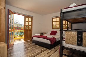 ROBLE COLONIAL