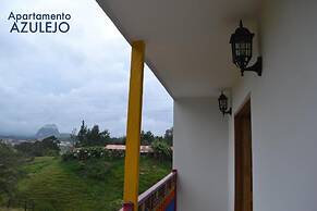 ROBLE COLONIAL