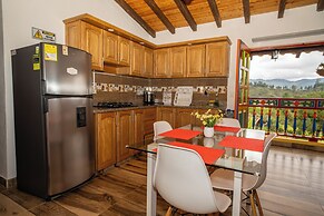 ROBLE COLONIAL