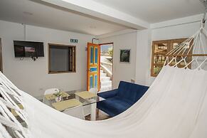 ROBLE COLONIAL