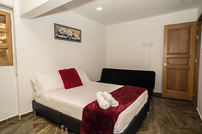 ROBLE COLONIAL