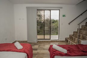 ROBLE COLONIAL