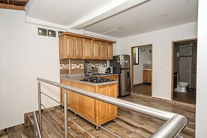 ROBLE COLONIAL