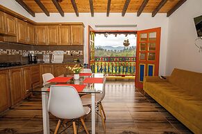 ROBLE COLONIAL