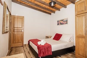 ROBLE COLONIAL