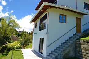 ROBLE COLONIAL