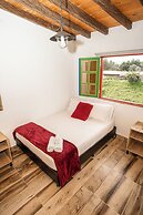 ROBLE COLONIAL