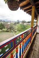 ROBLE COLONIAL