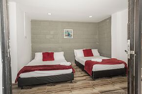 ROBLE COLONIAL