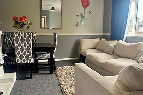 Cozy Cottage Retreat in Tipton