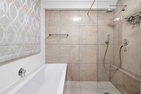 2bed Central Apartment in Cape Town Atlantic Point