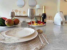 Bolongo 1BR Your Exclusive Oceanfront Escape