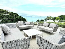Bolongo 1BR Your Exclusive Oceanfront Escape