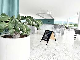 Bolongo 1BR Your Exclusive Oceanfront Escape