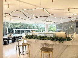Bolongo 2BR Your Exclusive Oceanfront Escape