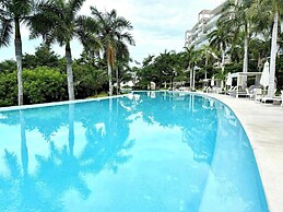 Bolongo 2BR Your Exclusive Oceanfront Escape