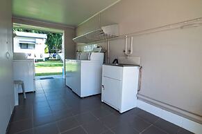 Tropical Hibiscus Caravan Park