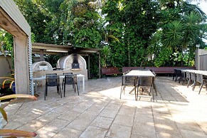Tropical Hibiscus Caravan Park