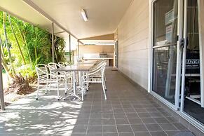 Tropical Hibiscus Caravan Park