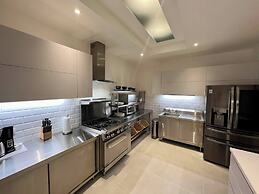 Backyard Beach House Oceanfront Luxury 5 Bdr