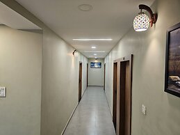 StayGuru Hotel Paradise Inn