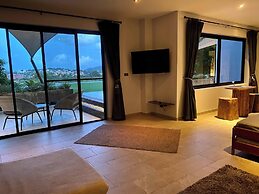 Tropical Viewpoint With Private Pool - Lux Living