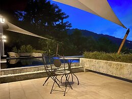 Tropical Viewpoint With Private Pool - Lux Living