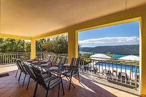 Seaview Pool House Mytilus