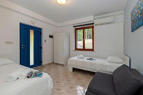 Seaview Pool House Mytilus
