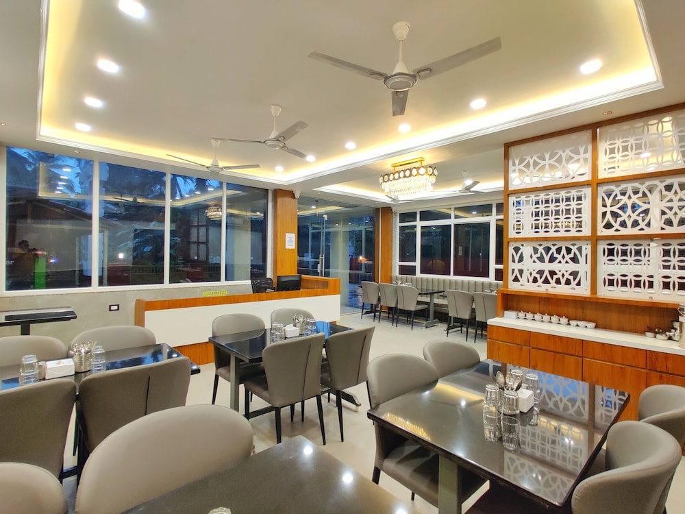 Grand Shivneri Resort