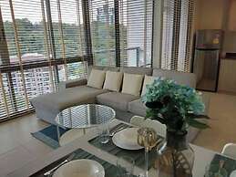 Large High Floor, Best Pool and Awesome Location