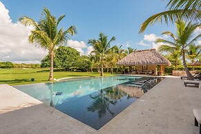 Luxury Golffront Villa With Pool in Puntacana