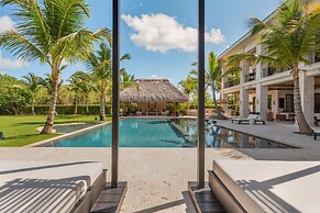 Luxury Golffront Villa With Pool in Puntacana