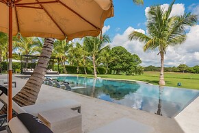 Luxury Golffront Villa With Pool in Puntacana