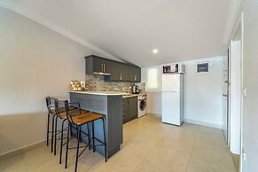 Nakas Suites
